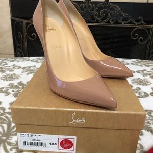 Brand new nude Christian louboutin pump.